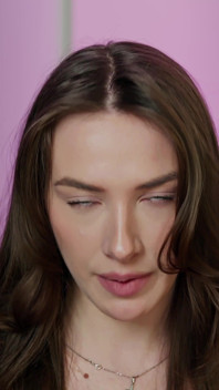 透けたワンピースと濡れたパンティのセクシーな愛人!被験者の奴隷に対するハードドミネーション