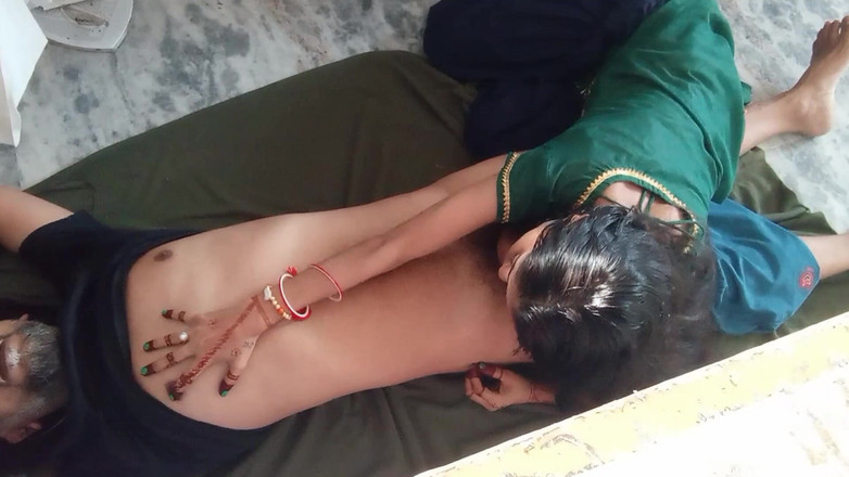 Desi stepfamily: Desi hete romantische 18+ stiefdochter zuigt stiefvader