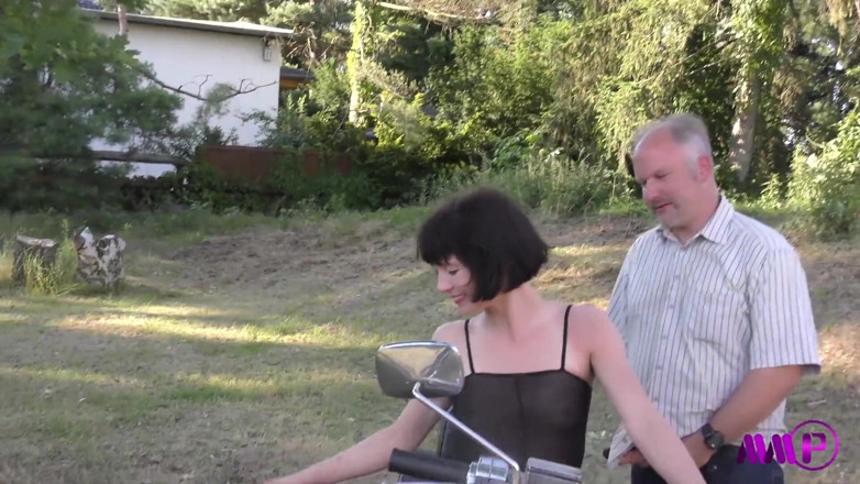 Hotties: Becci milf blowjobクソ屋外後背位スタイルと見知らぬ人とおじいちゃん