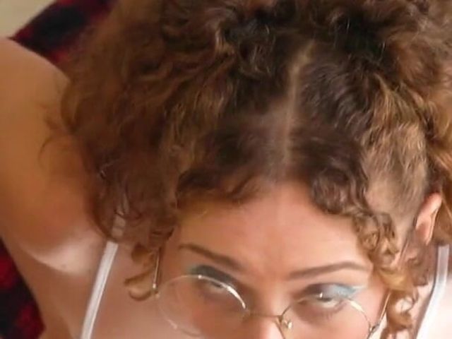 Mamando Depois Da Aula - Brasileira Cherry Adams Pagando Boquete E Levando Gozada Na Cara (Cherry Adams)