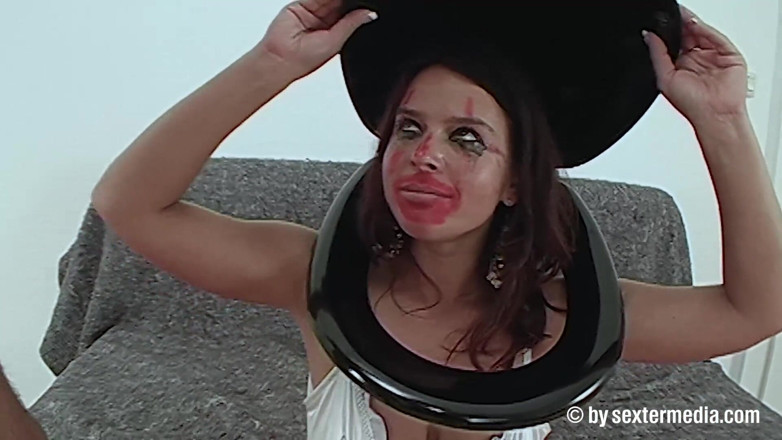 Sextermedia by Pete: Une MILF aux seins excités montre du sexe oral sur...