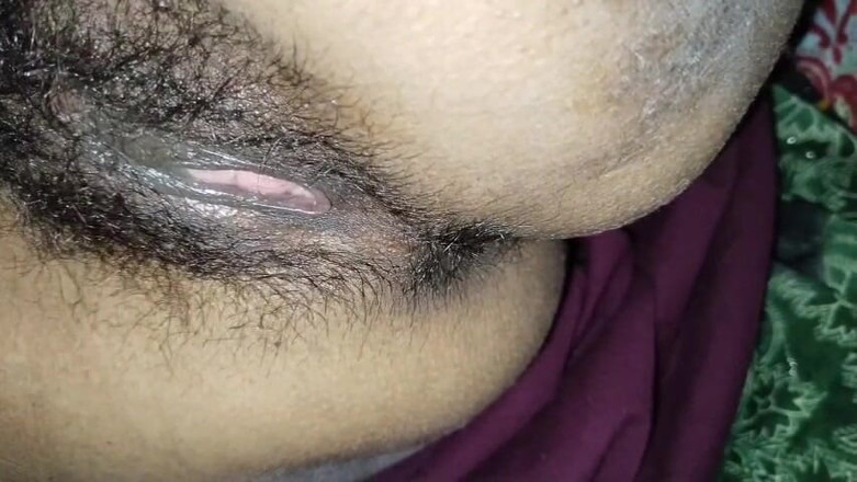 Rachna73: Buurvrouw neukte stiefzus door 's nachts pik te zuigen
