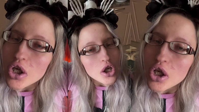 FinDom Goaldigger: Kadın kılıklı tuvalete gitmedi. Kadın kılıklı külota işiyor.