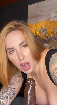 Tonton Saya Mengongkek Pepek Ketat Saya Dengan Dildo Zakar Besar Saya Dan Membentangkan Bibir Pepek Saya