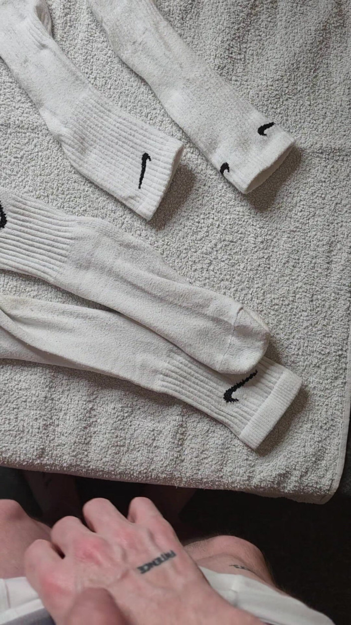 Twotwinkhusbands: Ordinato: 2x Paia Di Calzini Nike Bianchi Imbevuti Di Sborra