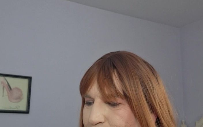 Victoria Lecherri: Am nevoie de cineva care să-mi încerce noua jucărie?