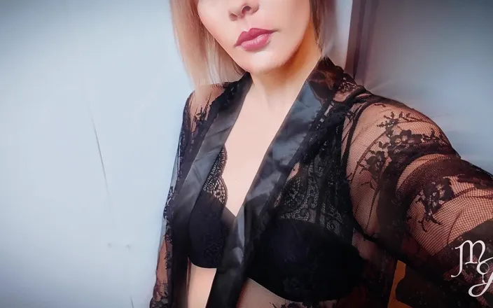DeesseJulia: New Outfit - Maitresse Julia
