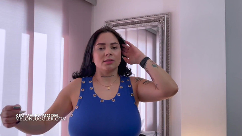 Melon Juggler: La modella latina Kim Velez con le grandi tette per...