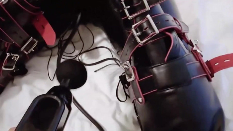 Aisan girl bondage: Mz12 - Filhote de látex vibra para chegar ao orgasmo