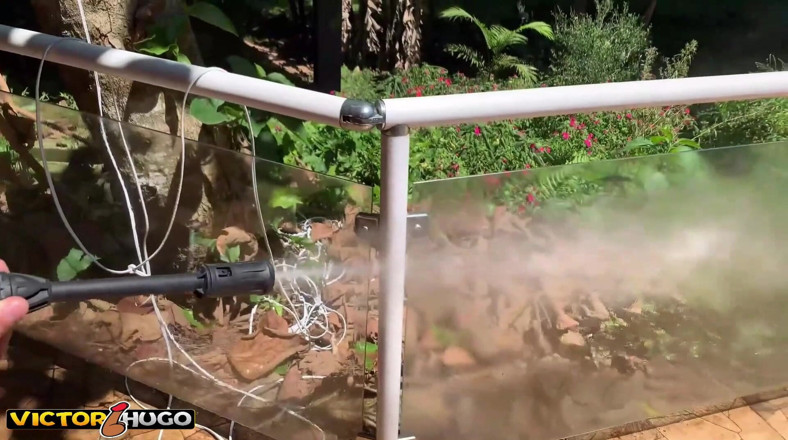 VictorHugo: I Went to Work at the Hottie's House