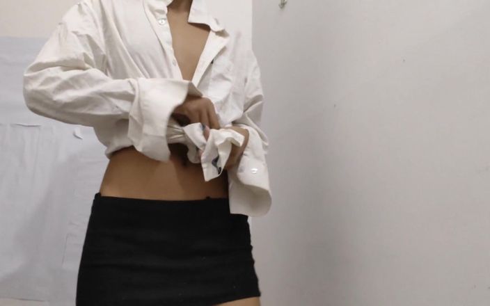 desigirl93: Desi indisk flicka som visar stora bröst med smutsig prat...