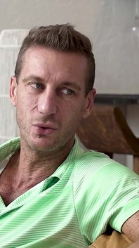 Kızları yıldızı! Şimdi sapık üvey babaları onları sikmek zorunda