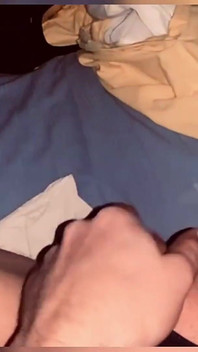 Leasexycd tocmai se pregătește pentru pat