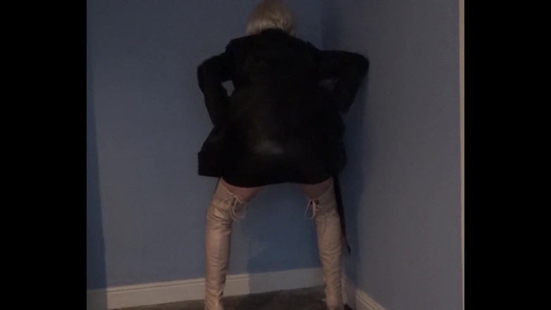 Leather Kirsten: 玩在皮革