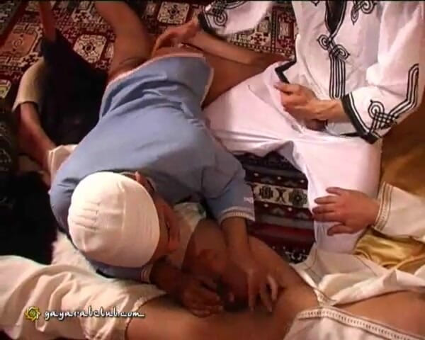 Gay Arab Club: GayArabClub - трах в тройничке между арабскими мужиками