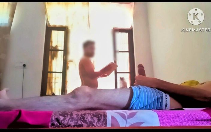 Desi Panda: देसी भारतीय छात्रा अपने रूममेट के सामने लंड हिला रही है और बड़ा लंड देखने के बाद उसकी मदद कर रही है