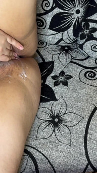 Une femme mariée reçoit un creampie énorme dans sa chatte - Mari laiteux