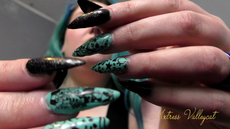 Mxtress Valleycat: Mesmerised by my long nails