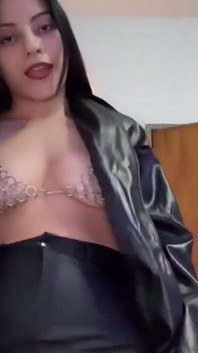 我发现我的新衣服要去跳舞，如果你喜欢的话评论