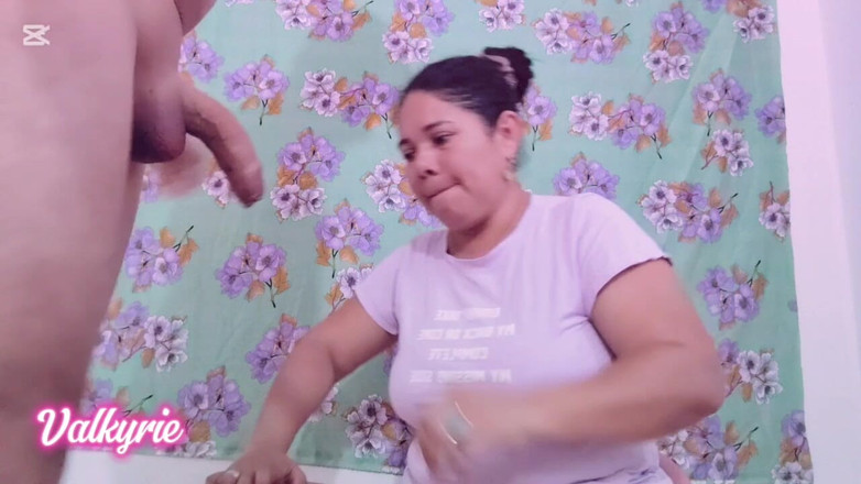 Valkyrieandluigy: Schattige Deep Throat Latina zuigen