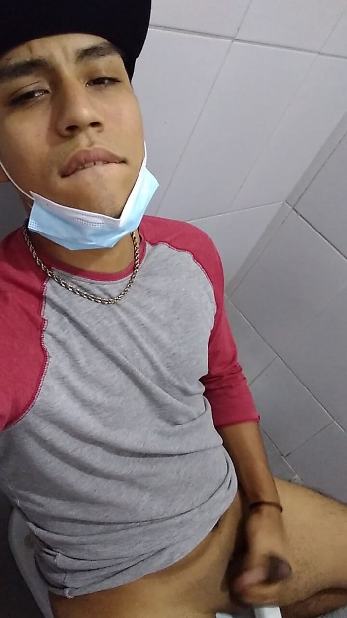 AlexAlejandro13: Vào phòng tắm
