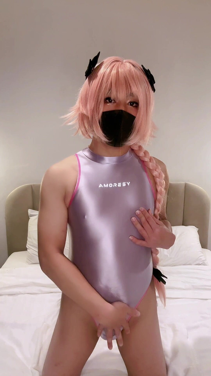 Rikka Rinn: Astolfo Femboy в тугом купальнике сквиртует и кончает