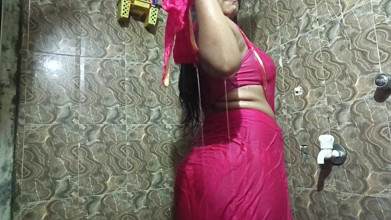 Mumbai Ashu: Ashu Batroom - Video De Sexo | Faphouse
