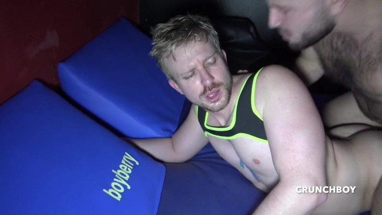 BAREBACK PARTY AT BOYBERRY CRUISING: Duży tyłek Alexis Atlante używany przez Leo Grin