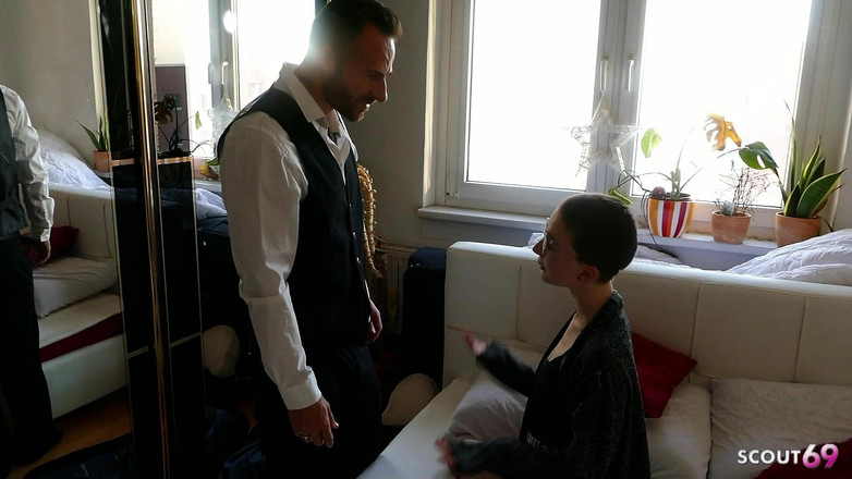 Scout69: Немецкие очки Shor волосатая ботанистая подруга Лия Луиза получает жесткий трах, давай сиськи подпрыгивать