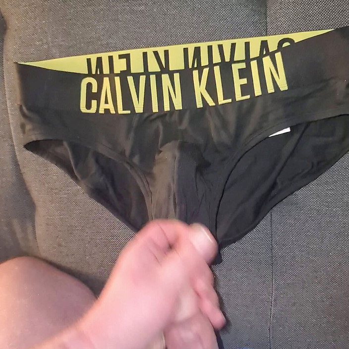 CumShorts: Сперма в нижній білизні