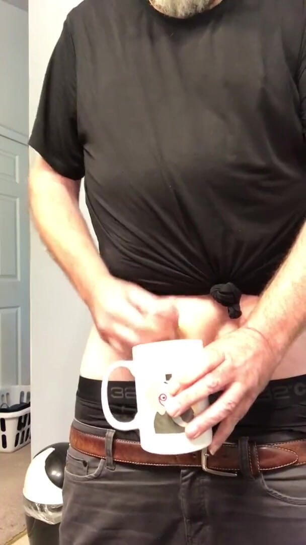 Kinky horny gay bois: Just a nice jerk and slurp in the coffee
