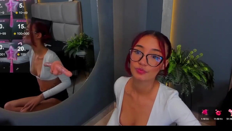 Lia Wood: Tw jak małe piersi, ale z dużą ilością mleka