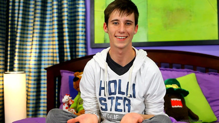 Lollipop Twinks: एड्रियन के साथ "काट" साक्षात्कार