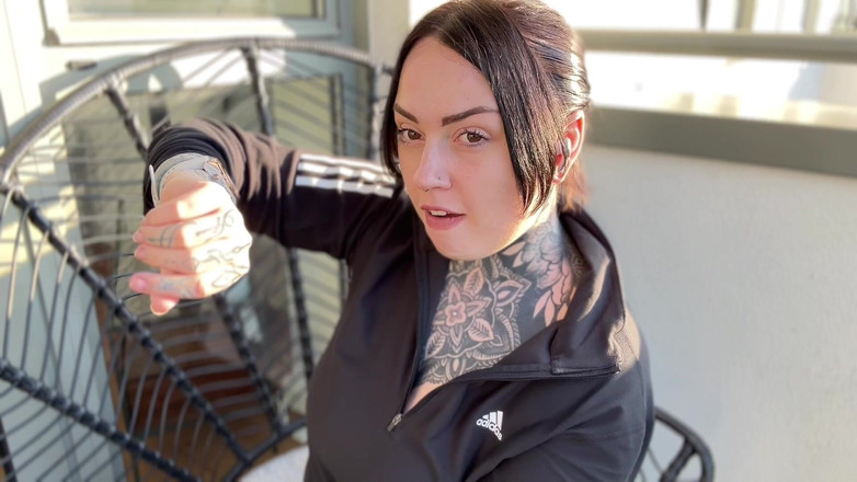 Miss Valentina: 고가의 시계 JOI