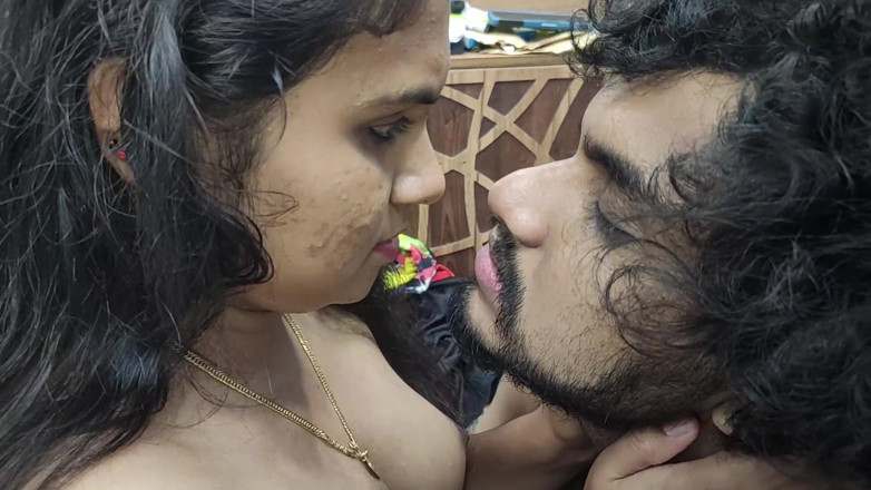 Vaigavarun45: คู่รักมลยาลีโรแมนติกเสียวๆ ดูดนมกันมันส์