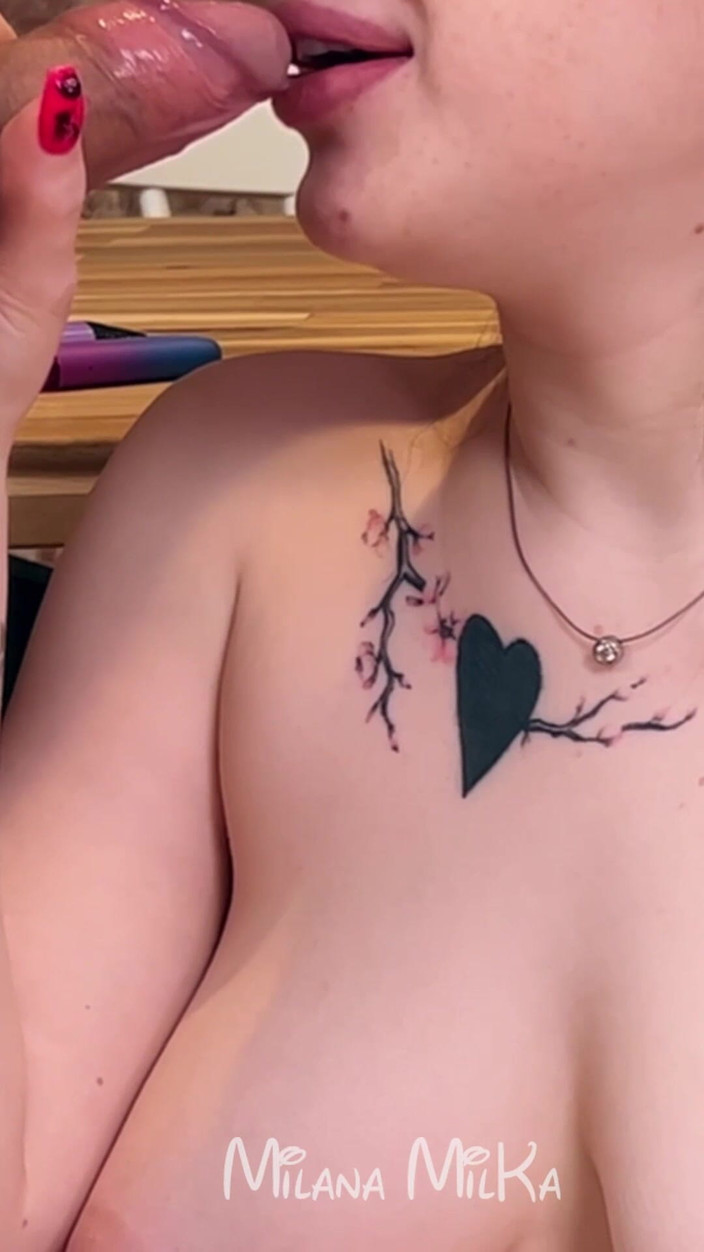 Milana Milka: Teenager mit dicken titten auf sexparty spielen jango