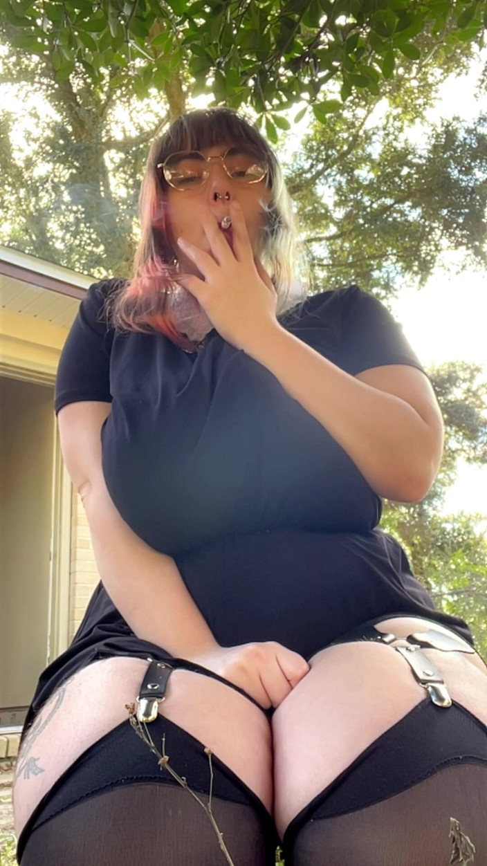 Mushroombitchx: Compilație cu fumat de țigară