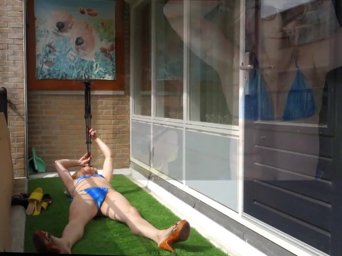 Mrs Samantha: バルコニーでヒールプレイをするサマンサ夫人