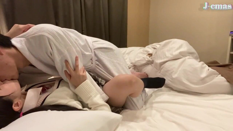 J-Cams: ディープキスが大好きなワイルドな美女は、どこへ行っても彼女の情熱を捉えます。- Cさん