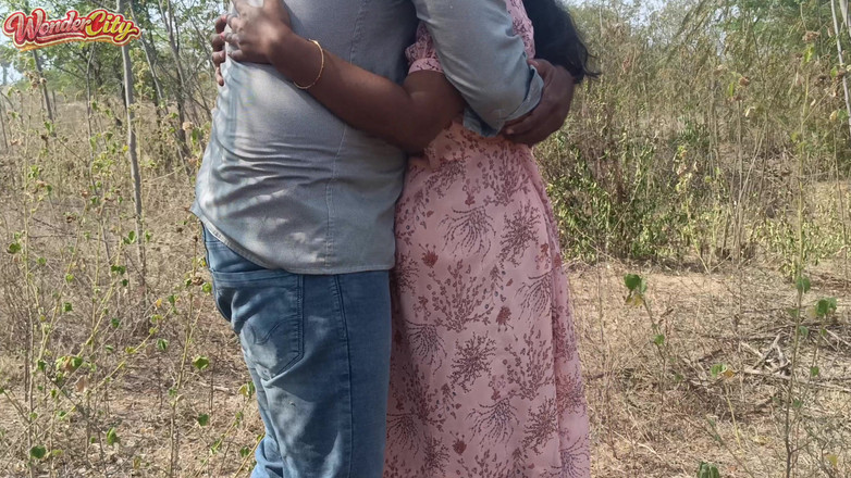 Pushpa studio: Horká mléčná prsa ve venkovní džungli