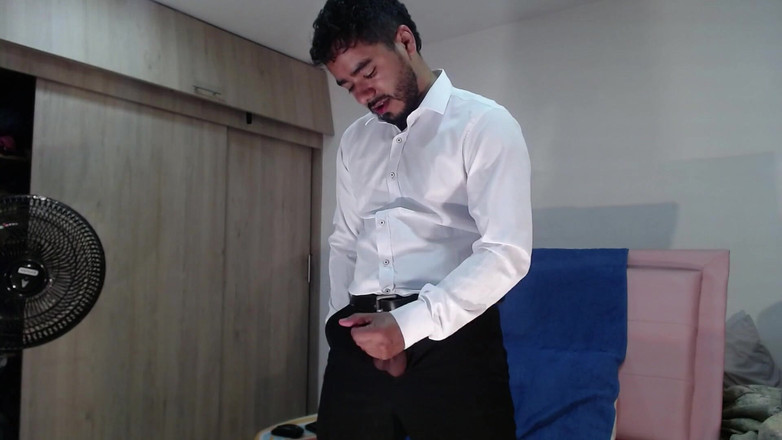 Tommhot: Papà si masturba e viene dopo essere venuto a casa...