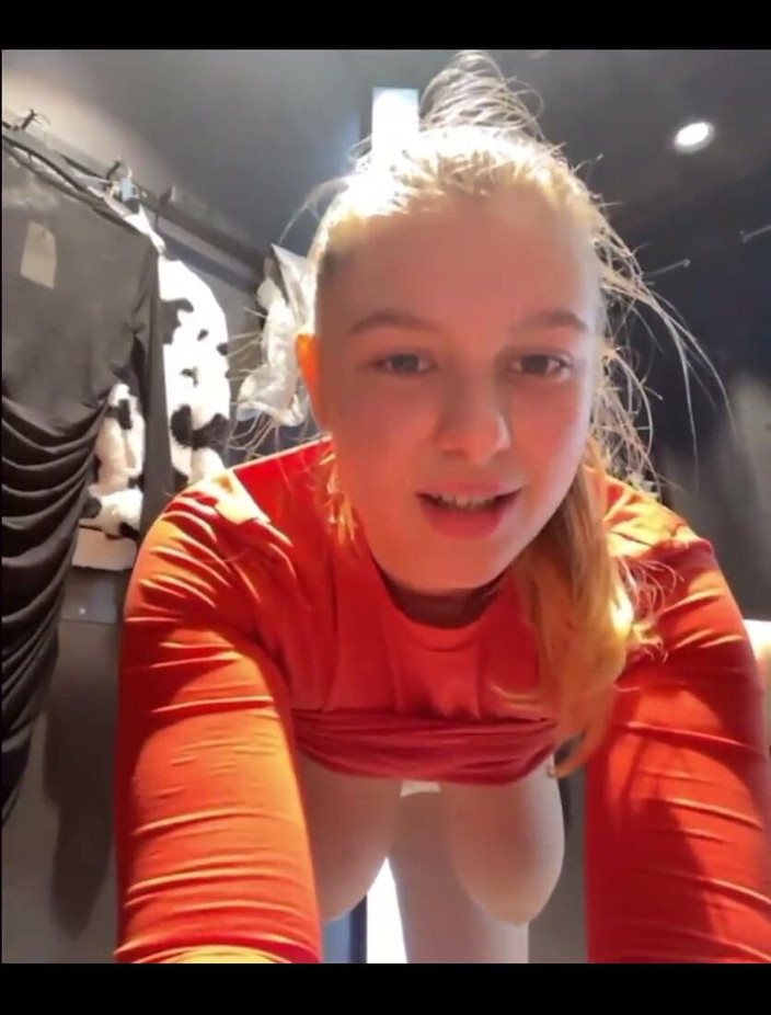 JuiceLussie: Extremes ficken in der umkleidekabine