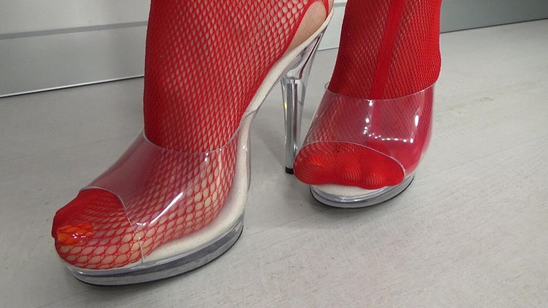 AnnaBUST: Ibu rumah tangga dengan stoking merah