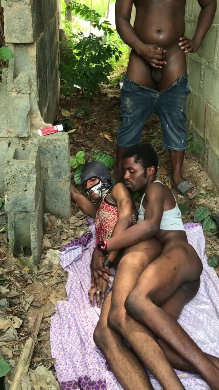 Sexylary: Африканські гарячі чуваки займаються сексом на відкритому повітрі