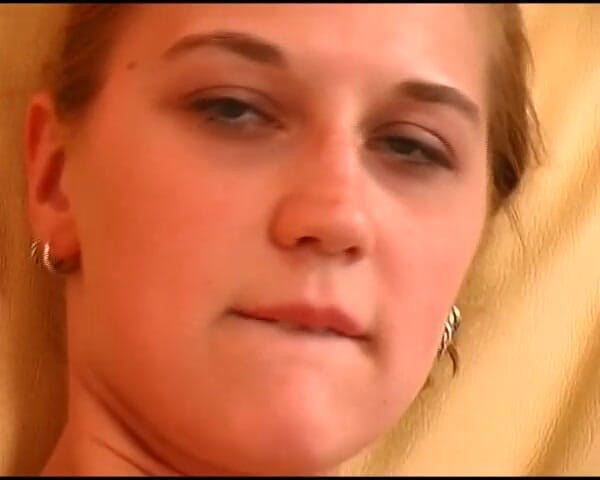 Deutsche Madchen: Sledujte tuto dokonalou amatérskou holku z Německa, jak si hraje...