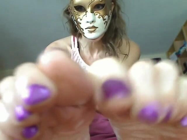 Long Toe Sally Big Buns: Sweaty and oiled feet up close