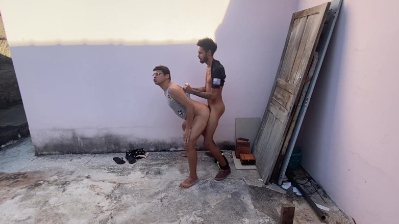 Leandro e Asafe: 路上でオナニーしているのを捕まえた未知の責任者のお尻を食べました
