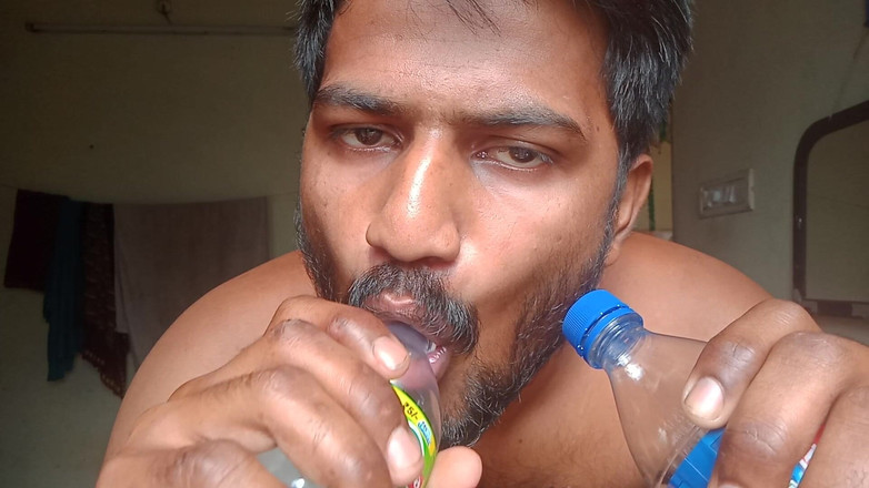 KUMBHA MANOJ KUMAR: Il è professionale