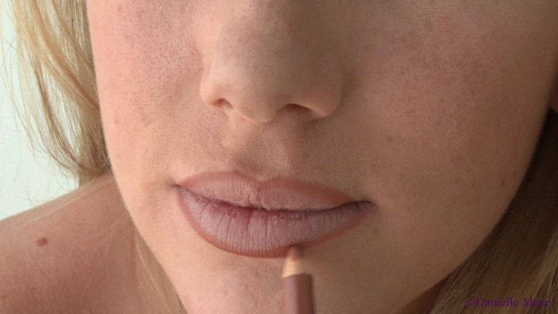 Danielle Maye: Liner à lèvres, POV