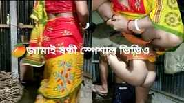 मैं अपने ससुर के घर आई और अपने दामाद को किचन में सेक्स के साथ खिलाया